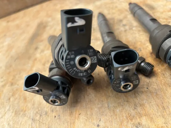 Iniettore Common Rail Bosch CRI 0445110478 image 2