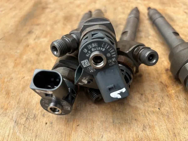 Iniettore Common Rail Bosch CRI 0445110478 image 3