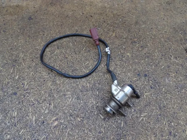 Audi AdBlue-Injektor OEM 04L131113J - Gebraucht image 2