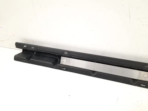 BMW X5 E53 kynnyskiinnike OEM 8408709 - Käytetty image 5