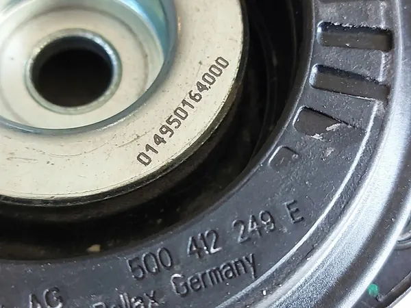 Audi Q2 Supporto Ammortizzatore 2 x Anteriore 5Q0412249E image 4