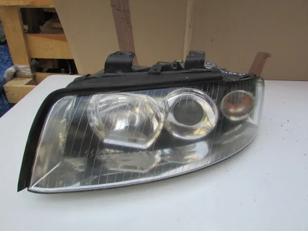 Refletor de Farol Esquerdo Audi A4 B6 image 1