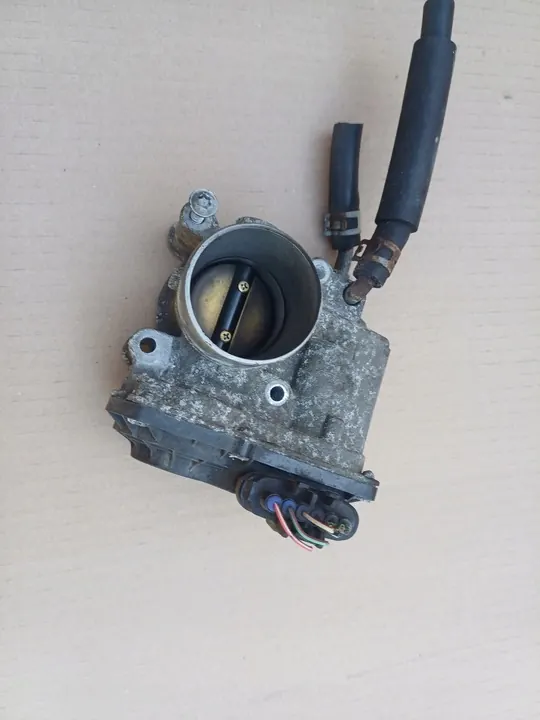 Cuerpo de aceleración 1.3B Mitsubishi Colt VI MN191145 image 2