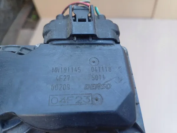 Cuerpo de aceleración 1.3B Mitsubishi Colt VI MN191145 image 5