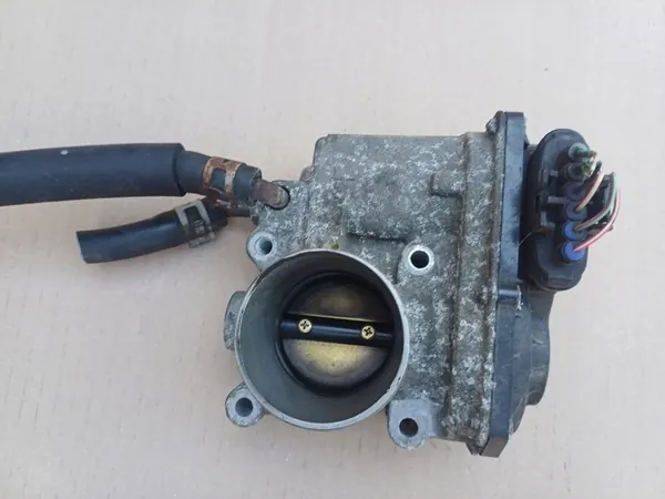 Cuerpo de aceleración 1.3B Mitsubishi Colt VI MN191145 image 6