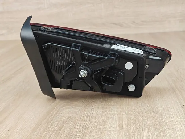 Lámpara de maletero LED derecha Audi A6 C7 original OEM image 3