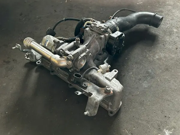 Inlaatspruitstuk OEM 17111-0R010 & EGR-klep voor Toyota image 3