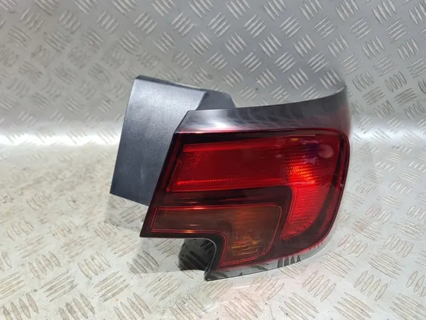 Lámpara trasera derecha Opel Astra K HB image 2