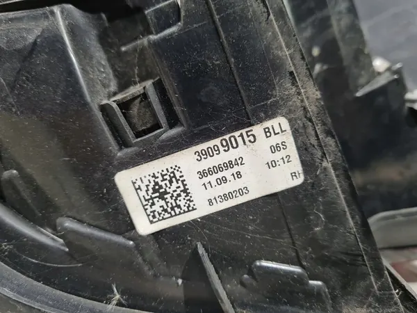 Lámpara trasera derecha Opel Astra K HB image 5