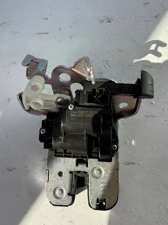 Verrou de hayon AUDI VW SKODA SEAT 8R0827505A image 2