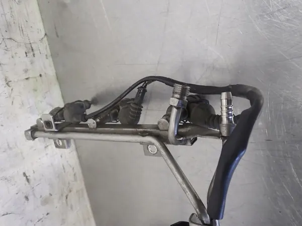 Rampe d'injection Audi A6 C5 image 2