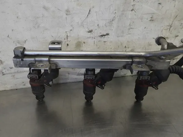 Rampe d'injection Audi A6 C5 image 6