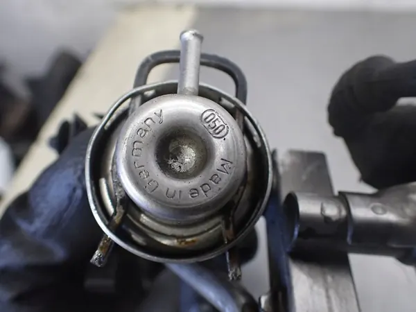 Rampe d'injection Audi A6 C5 image 8