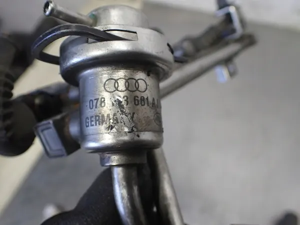 Rampe d'injection Audi A6 C5 image 9