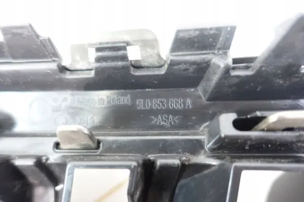 Skoda Yeti Etupuskurin Grilli OEM 5L0853668A image 10