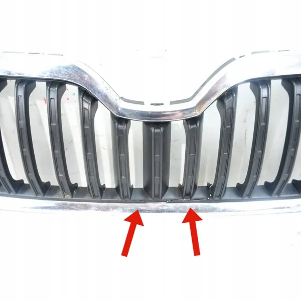 Skoda Yeti Etupuskurin Grilli OEM 5L0853668A image 3