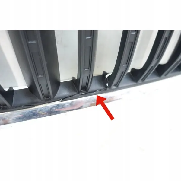 Skoda Yeti Etupuskurin Grilli OEM 5L0853668A image 4