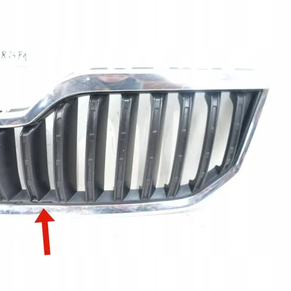 Skoda Yeti Etupuskurin Grilli OEM 5L0853668A image 5
