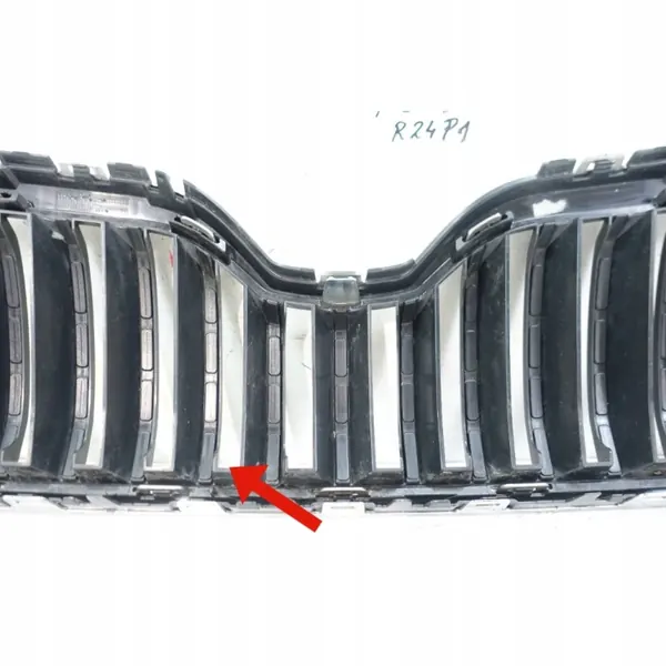Skoda Yeti Etupuskurin Grilli OEM 5L0853668A image 7