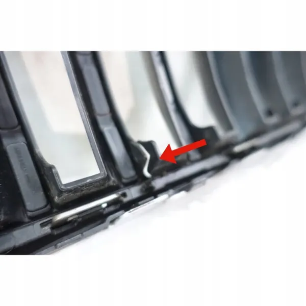 Skoda Yeti Etupuskurin Grilli OEM 5L0853668A image 8