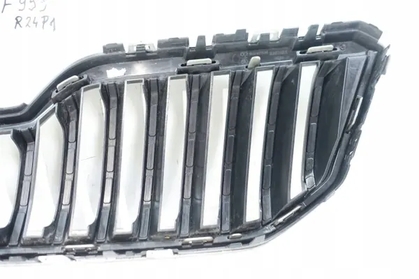 Skoda Yeti Etupuskurin Grilli OEM 5L0853668A image 9
