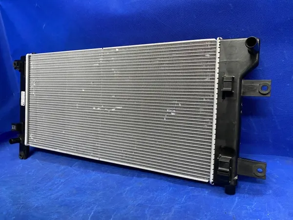 Nissan LEAF I motorradiator OEM 214103NL2A image 3
