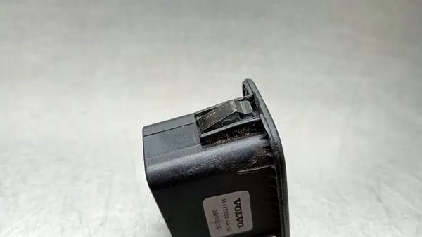 Botão de abertura da porta traseira Volvo V60 S60 XC60 V70 XC70 OE image 3