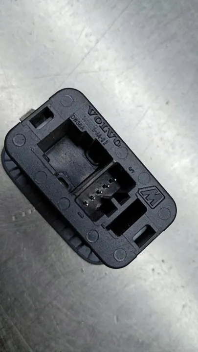 Botão de abertura da porta traseira Volvo V60 S60 XC60 V70 XC70 OE image 4