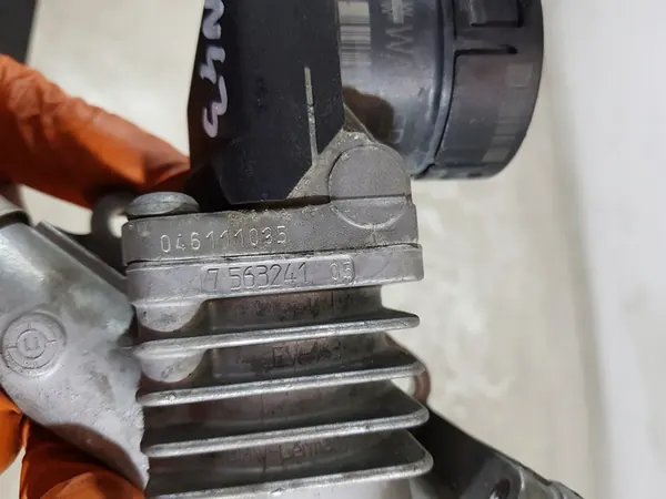 Válvula EGR BMW E90 E91 LCI 2.0B N43B20AY image 9