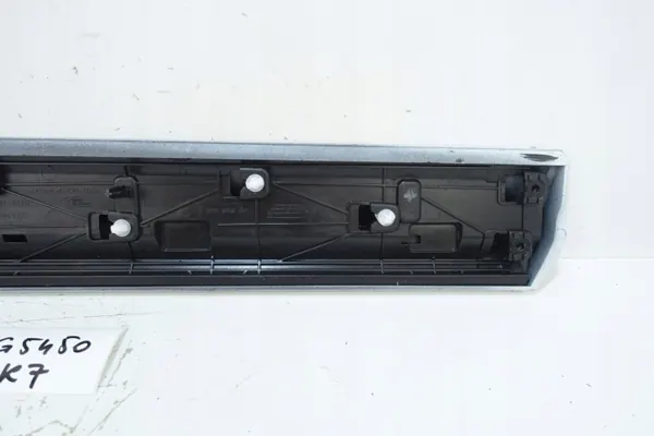 Skoda Superb III Linke Hintertürleiste OEM 3V0853595A image 4