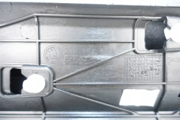 Skoda Superb III Linke Hintertürleiste OEM 3V0853595A image 8