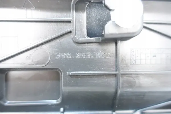 Skoda Superb III Linke Hintertürleiste OEM 3V0853595A image 9