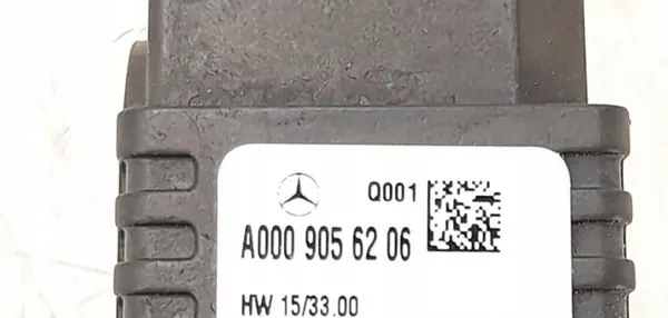 Mercedes C205/E213 achteruitrijcamera OEM 0009056206 image 4