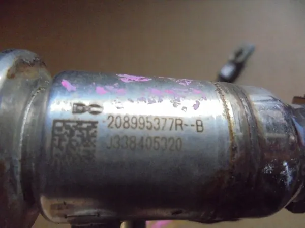 Inyector AdBlue Nissan OEM 208995377R - Usado image 4