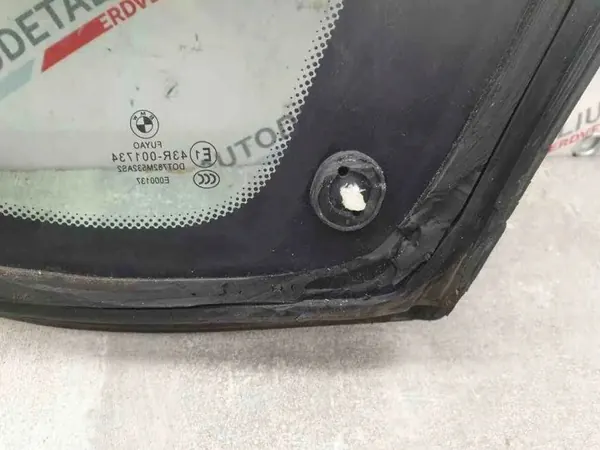 Ventana trasera izquierda BMW OEM 7298913 - Usada image 4