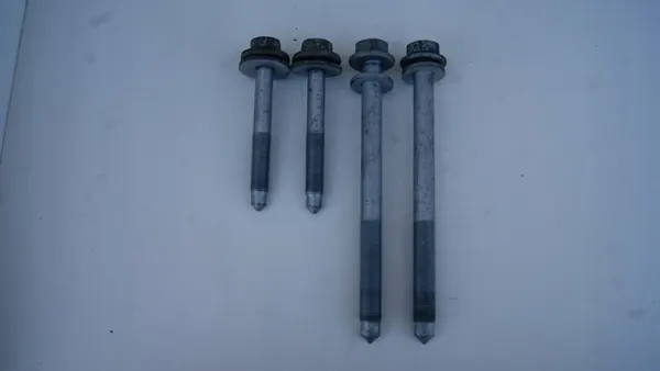 Boulon de montage moteur Renault Trafic Master image 1