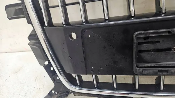 Audi Q5 S-Line Kühlergrill OEM 8R0853651AB - Gebraucht image 4