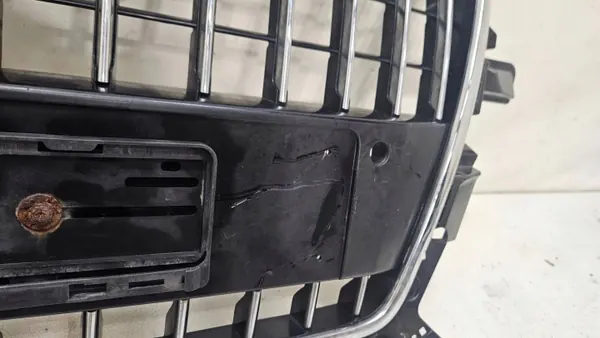 Audi Q5 S-Line Kühlergrill OEM 8R0853651AB - Gebraucht image 5