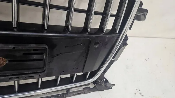 Audi Q5 S-Line Kühlergrill OEM 8R0853651AB - Gebraucht image 6