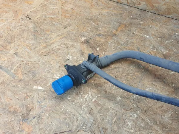 VW Amarok 2H AdBlue-säiliön täyttö OEM 2H6131965A image 3
