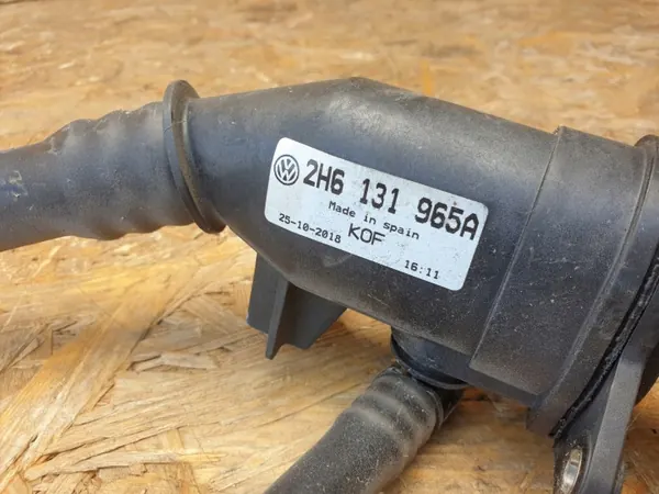 VW Amarok 2H AdBlue-säiliön täyttö OEM 2H6131965A image 4