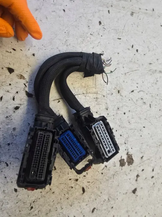 Conector ECU AS1 MOKKA X para Motor 1.4T - Opel OE image 2