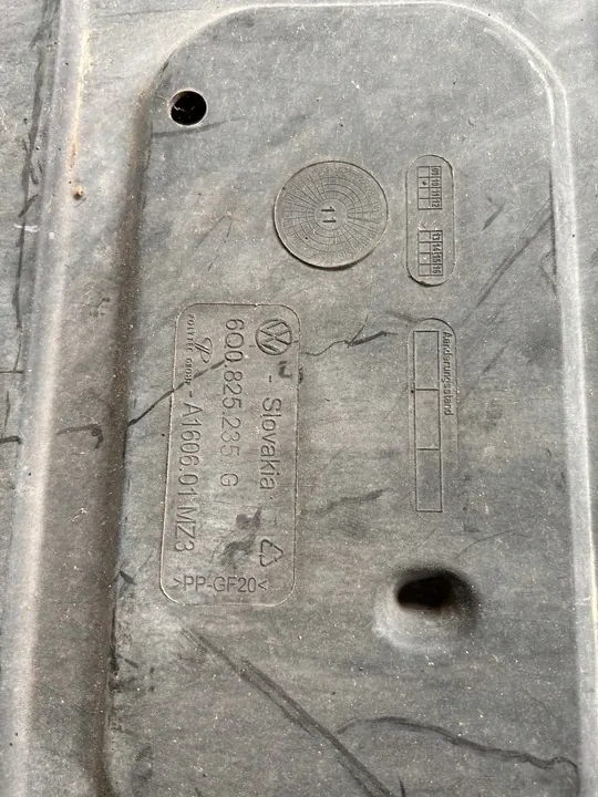 SEAT IBIZA 6F Motorplåt 6Q0825235G image 2