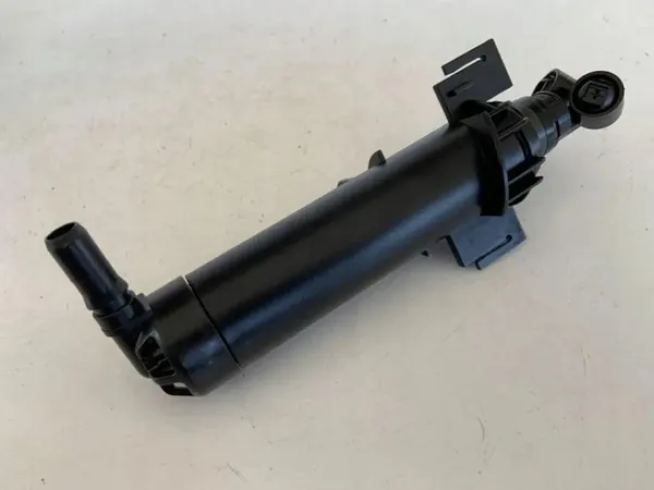 Oikea ajovalopesuri OEM 8T0955102D Audi A5:lle image 2