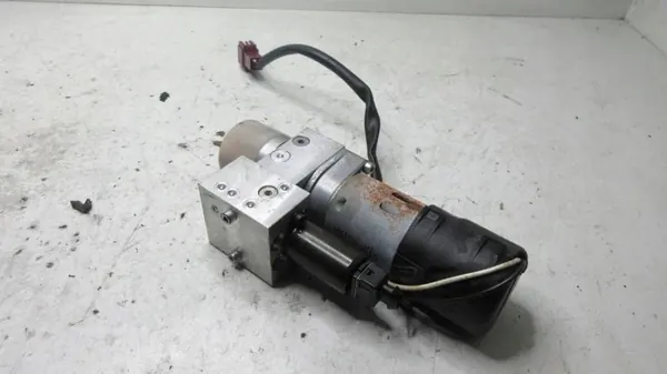 Mercedes-Benz E W211 Tavaratilapumppu OEM 2118000048 image 4