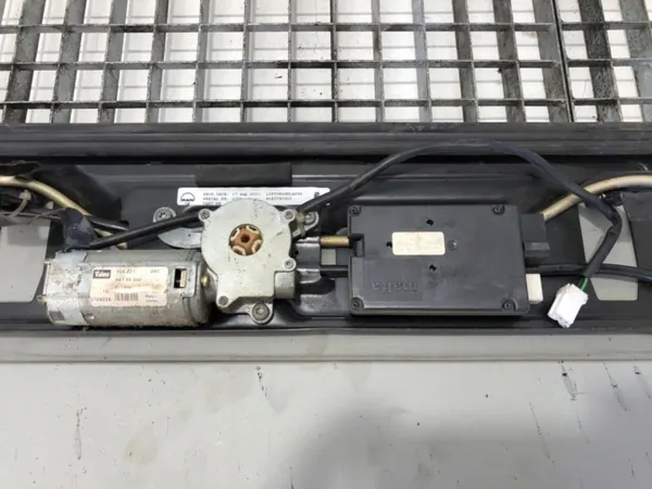 Teto solar OEM LORK-437-522684 para MAN TGA - Usado image 5