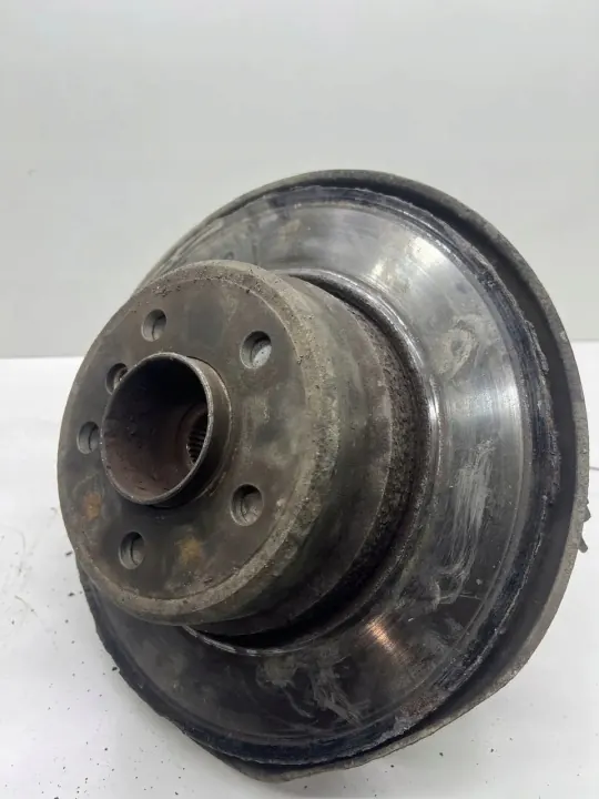 BMW Taka-oikea pyörännavetta OEM 33321095240 - Käytetty image 5