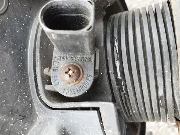 Ilmansuodatin kotelo anturi VW EOS 2.0 FSI Passat Golf image 9