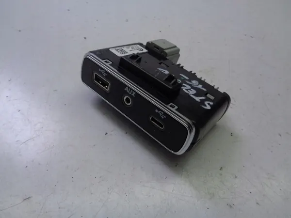 Enchufe USB/AUX OEM 1561523850 para Alfa Romeo Stelvio image 2
