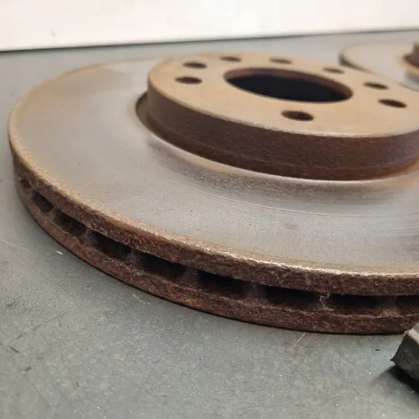 Fiat OE Bremscheiben & Beläge vorne 285mm image 3